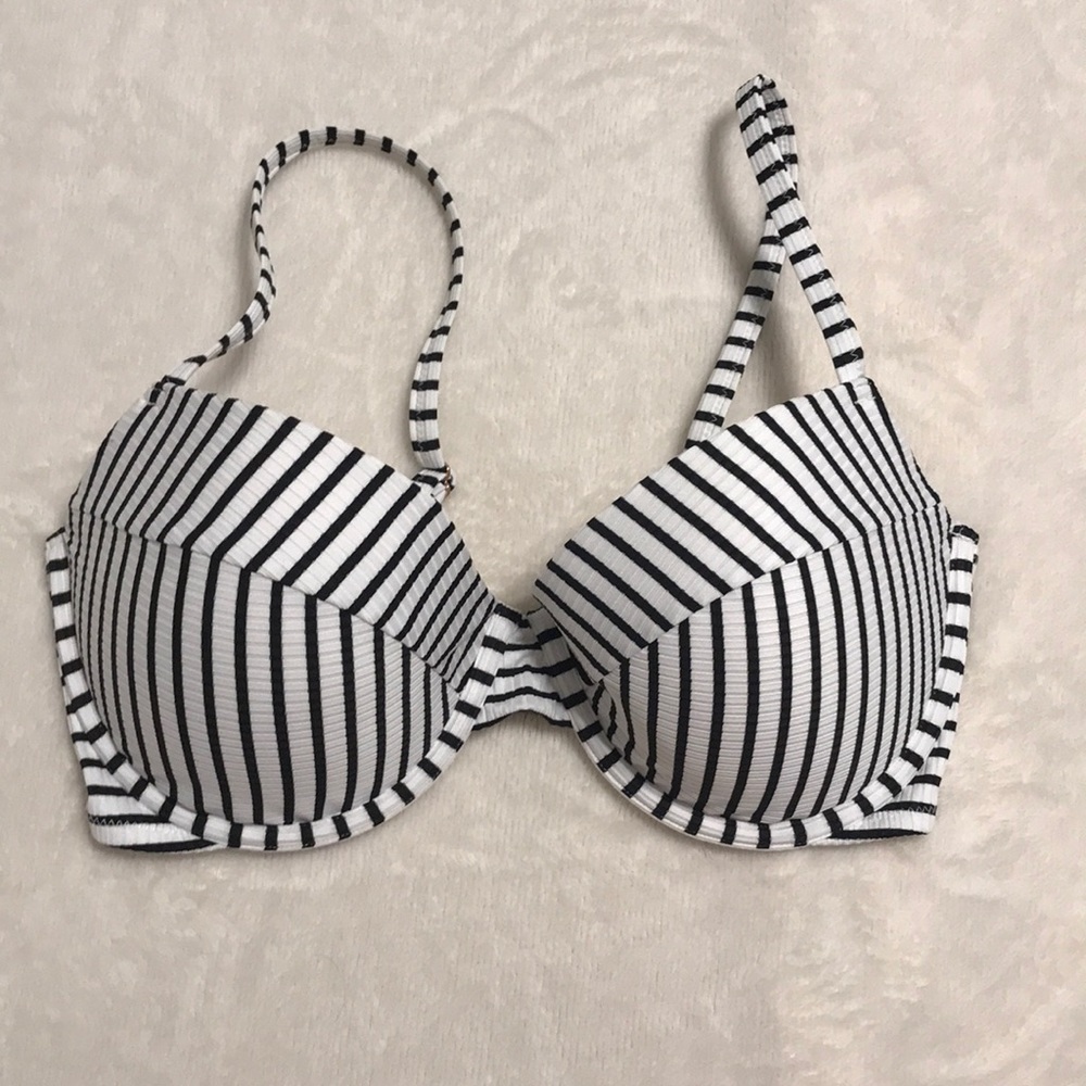 Shade and Shore bikini top. NWOT.